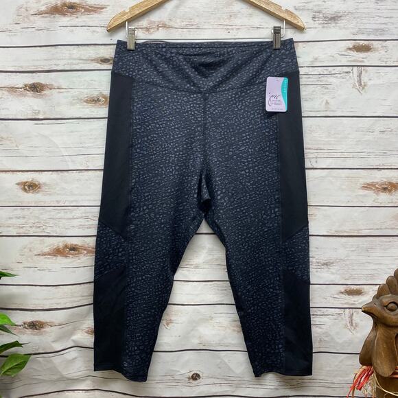 Hanes Just My Size Activewear Capri Shorts 1X 16W NWT Plus Size Workout Active - Picture 1 of 10